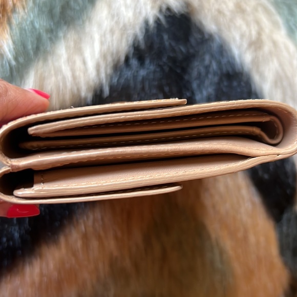 AUTHENTIC Louis Vuitton monogram Vernis champagne trifold elise wallet - Picture 9 of 11